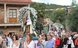 Un día de santo para 2.810 vecinas