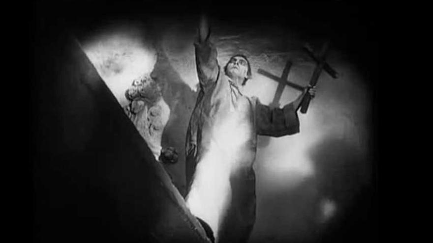 Fotograma de la película &#039;Fausto&#039; de Murnau, rodada en 1926.