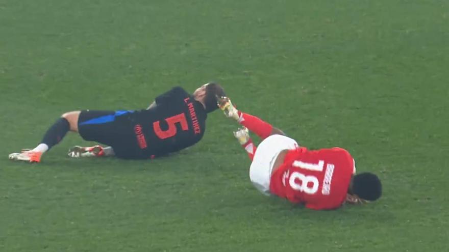 Benfica - FC Barcelona | La entrada a Iñigo Martínez