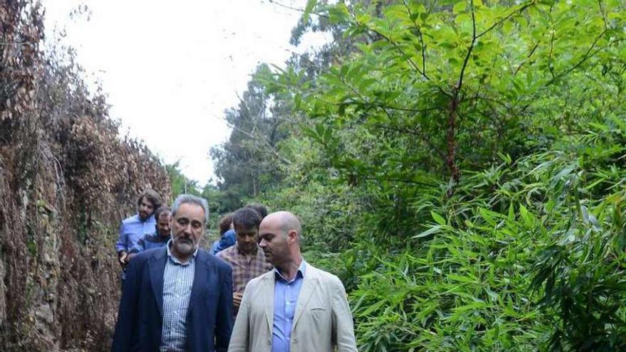 Cores Tourís y Juncal en la visita al sendero del Bispo. // G.Núñez