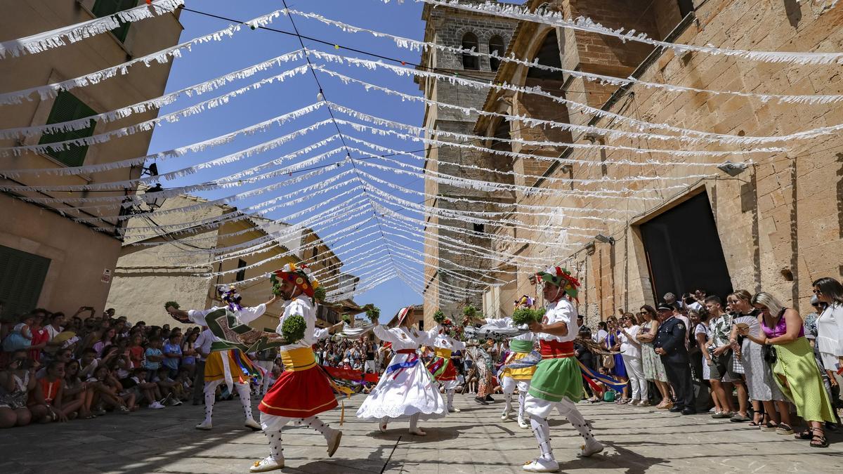 Avui, revetlla de Sant Jaume, ballaran els cossiers a Algaida.