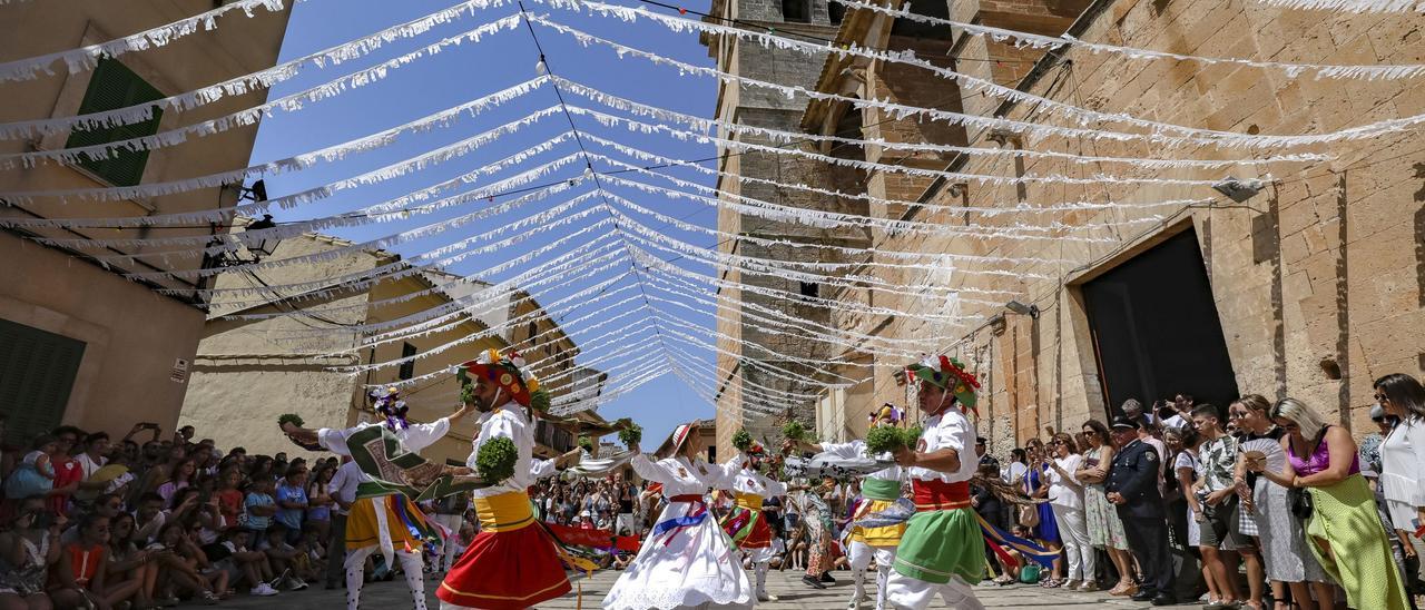 Avui, revetlla de Sant Jaume, ballaran els cossiers a Algaida.