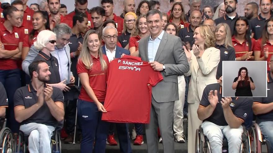 Sánchez anima a los olímpicos y paralímpicos a &quot;vivir el mayor de los sueños&quot;