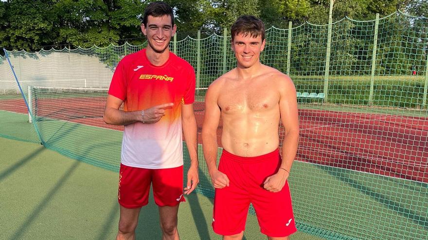 Quique Llopis, en Polonia, junton a su compañero en la selección española Manu Quijera