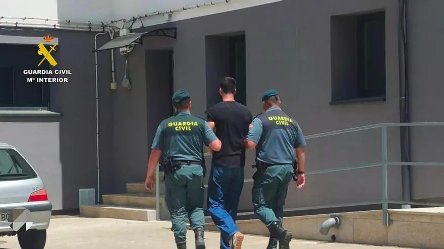 Un investigado y un detenido por los incendios de San Ciprián de Hermisende