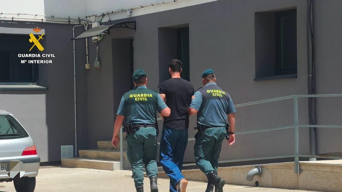 Dos varones de 31 y 32 años