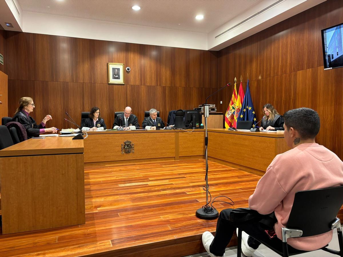 El acusado, W. A. Z., en el banquillo de la Audiencia Provincial de Zaragoza, este lunes por la mañana.