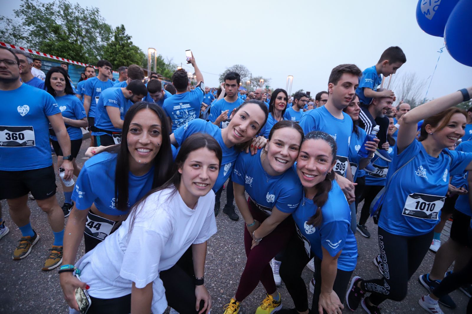 Córdoba vuelve a vestirse de azul en la carrera nocturna por el autismo