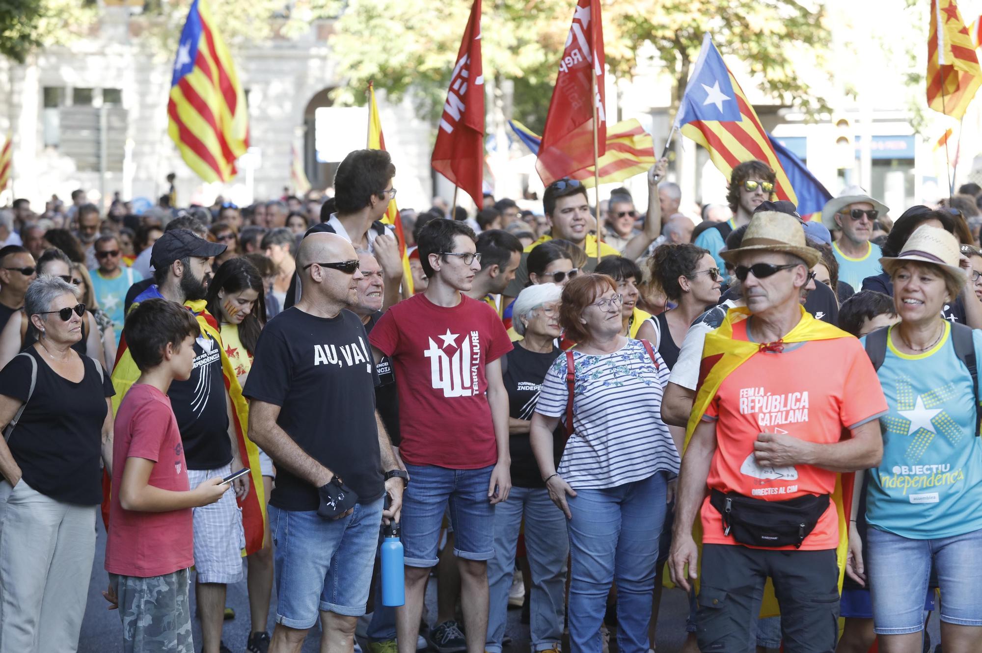 Líders d’ERC participen en la manifestació de la Diada a Girona