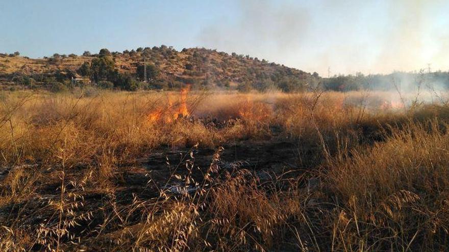 La Vall busca a un pirómano tras causar 15 fuegos en dos semanas