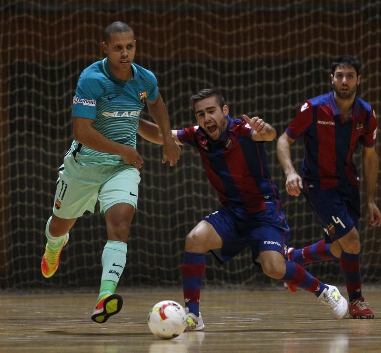 Las mejores imágenes de la victoria del Levante Fútbol Sala en Copa frente al Barça