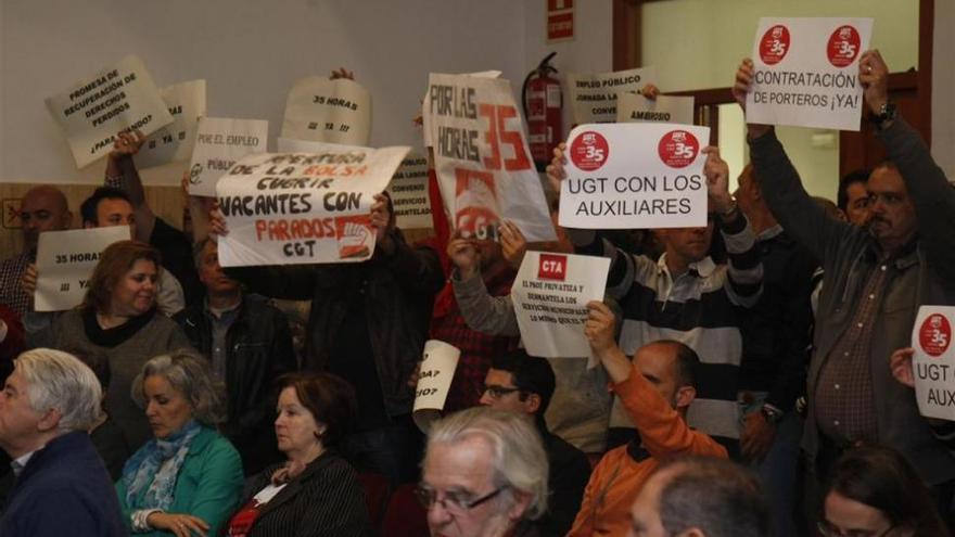 Ambrosio suspende el Pleno 15 minutos por una fuerte protesta de los sindicatos municipales