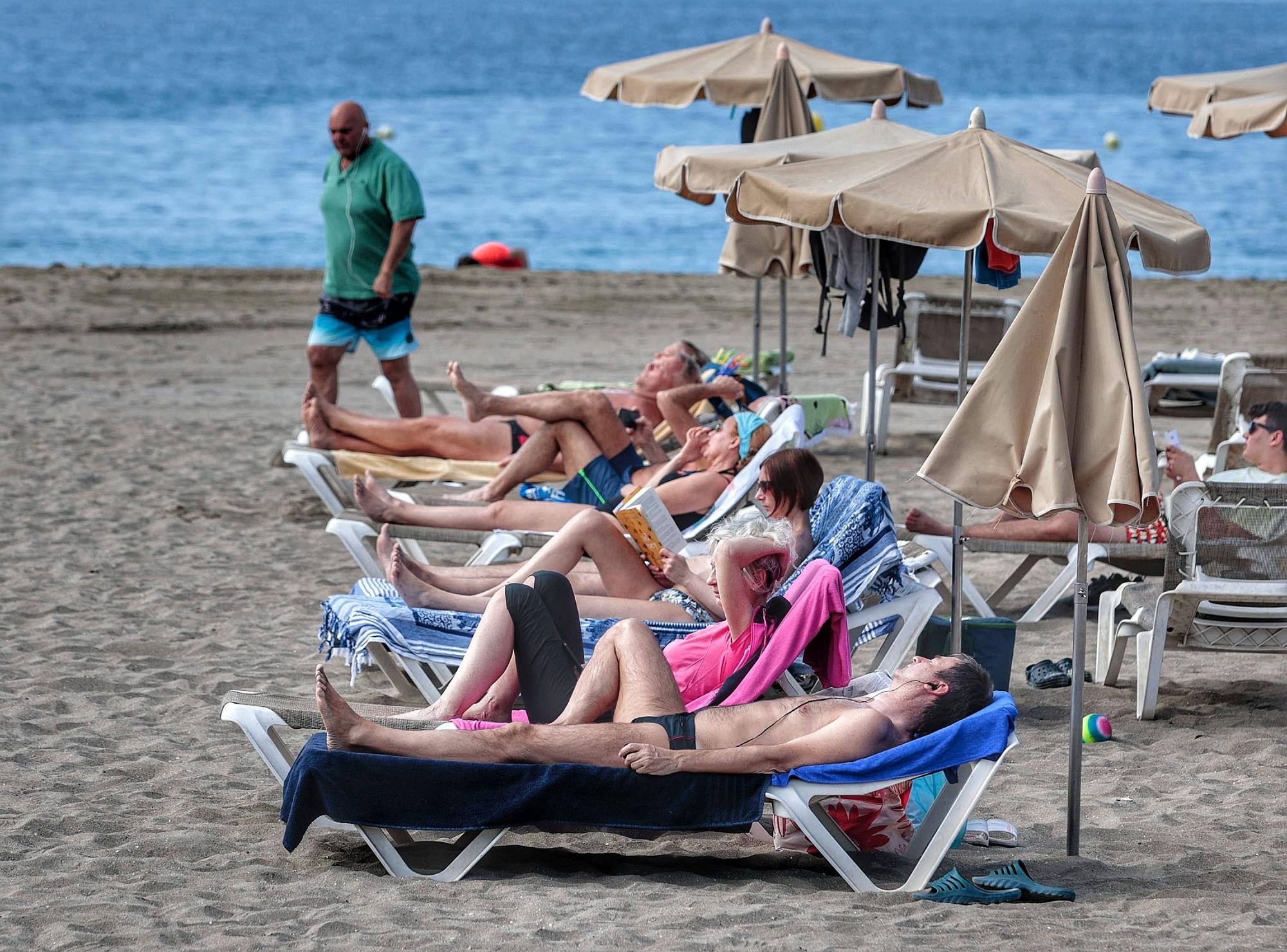 Playas llenas en el Sur de Tenerife durante la Semana Santa