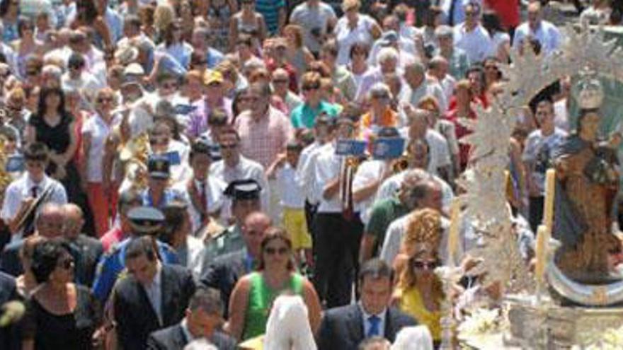 Artenara se rinde a la Virgen de la Cuevita