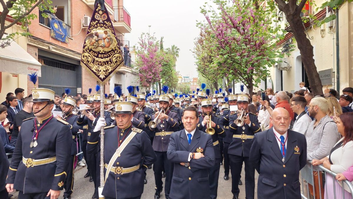 La Agrupación Musical Nuestra Señora de la Encarnación se dirige a la parroquia de San Sebastián.