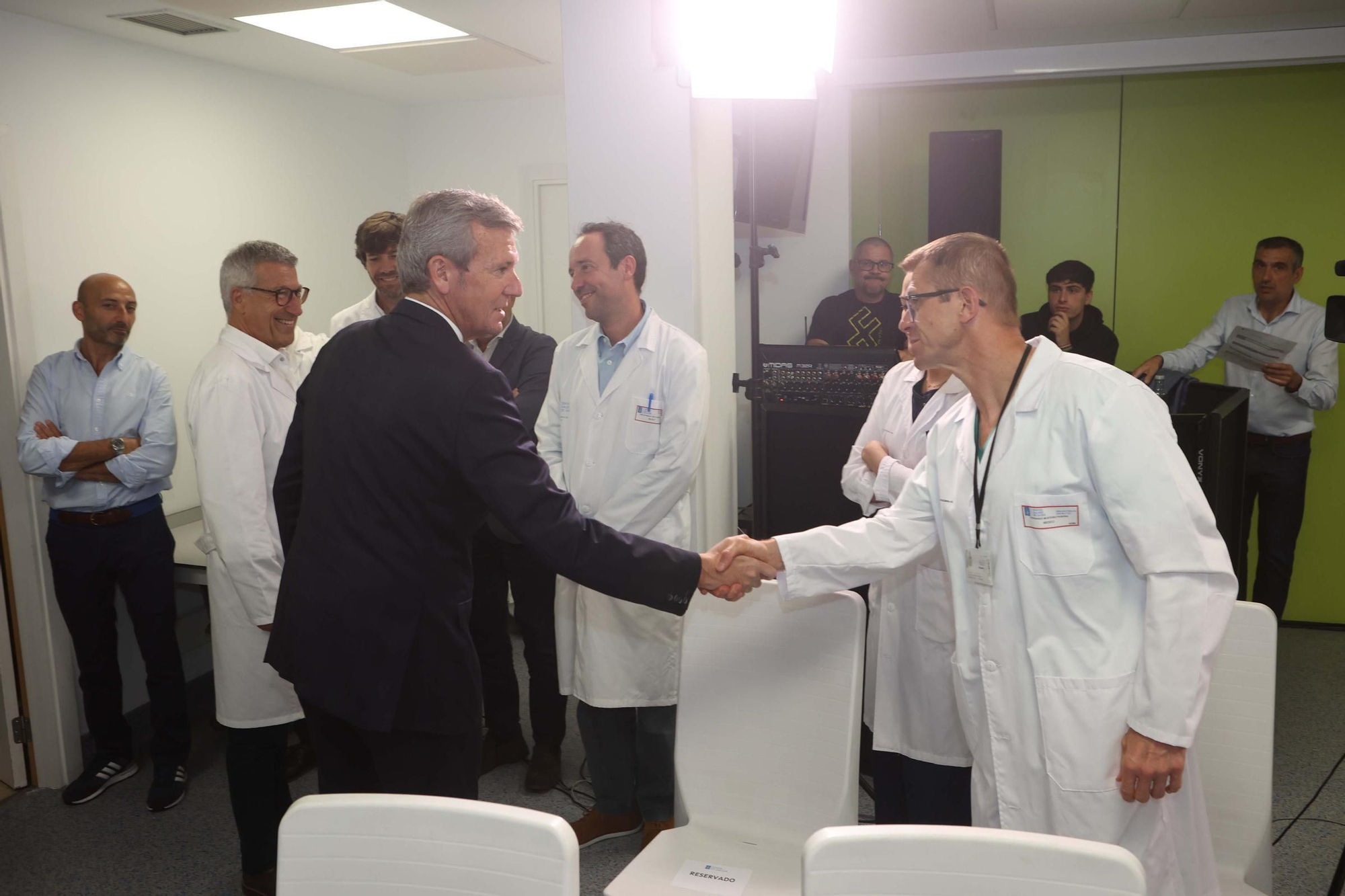 La Xunta firma en el Chuac un convenio de colaboración con la asociación española de Socorros Mutuos de Montevideo