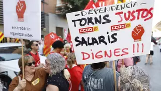 Protesta a Girona per exigir la reducció de la jornada laboral: "ja n’hi ha prou d’excuses"