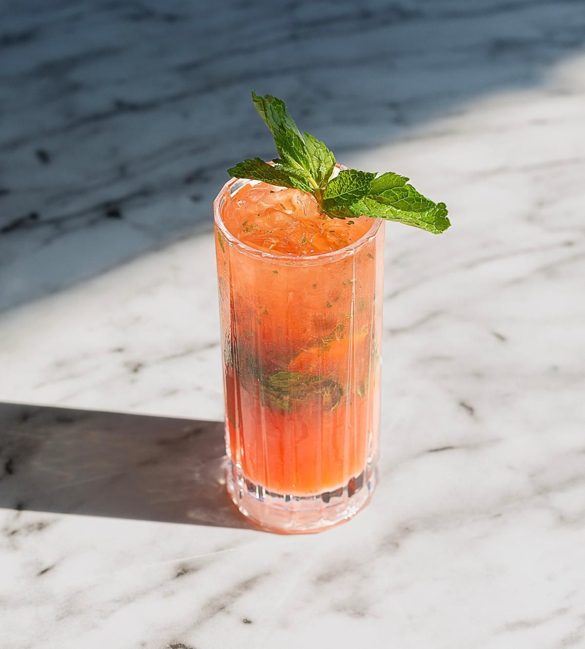 Mojito de fresa de Inhala Terraza.