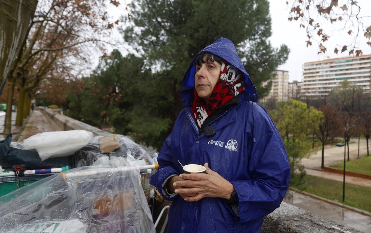 María lleva seis años viviendo en las calles de València