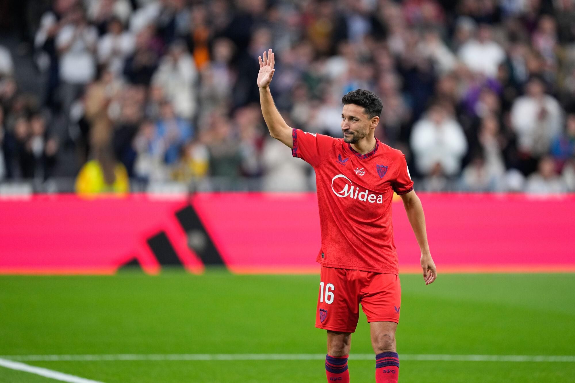 Tribute to Jesus Navas of Sevilla FC during the Spanish League, LaLiga EA Sports, football match played between Real Madrid and Sevilla FC at Santiago Bernabeu stadium on December 22, 2024, in Madrid, Spain. AFP7 22/12/2024 ONLY FOR USE IN SPAIN. Oscar J. Barroso / AFP7 / Europa Press;2024;SOCCER;SPAIN;SPORT;ZSOCCER;ZSPORT;Real Madrid v Sevilla FC - LaLiga EA Sports;