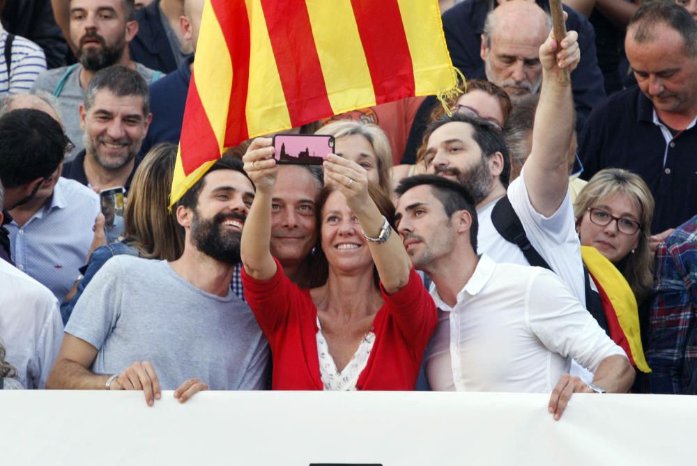 Manifestació històrica a Girona per rebutjar la violència policial l'1-O