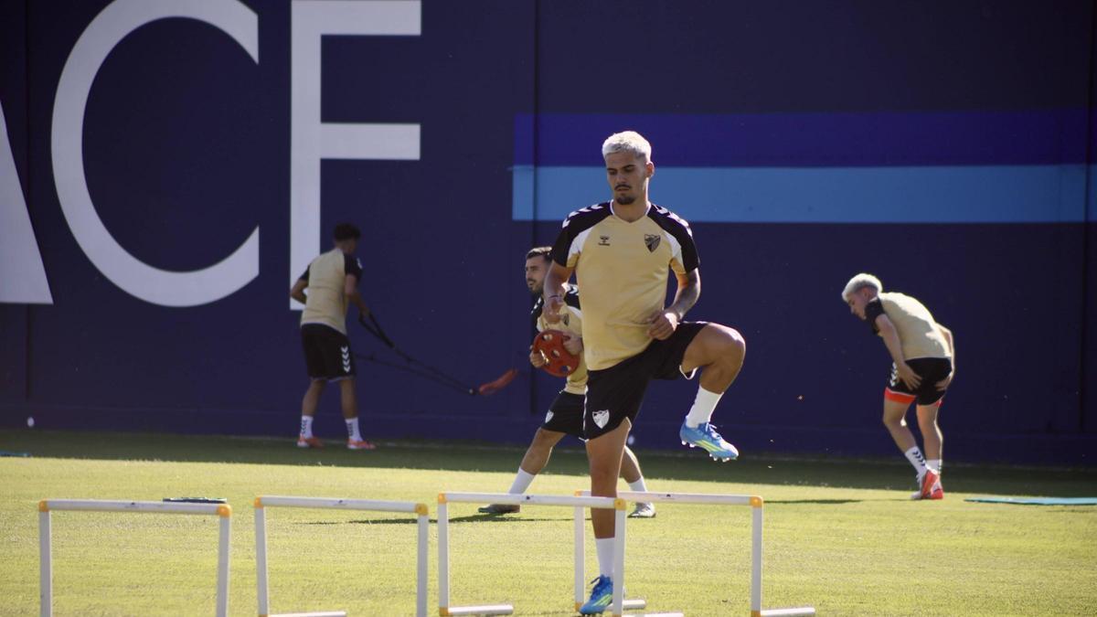 El Málaga CF vestirá en sus entrenamientos de amarillo, negro y blanco.