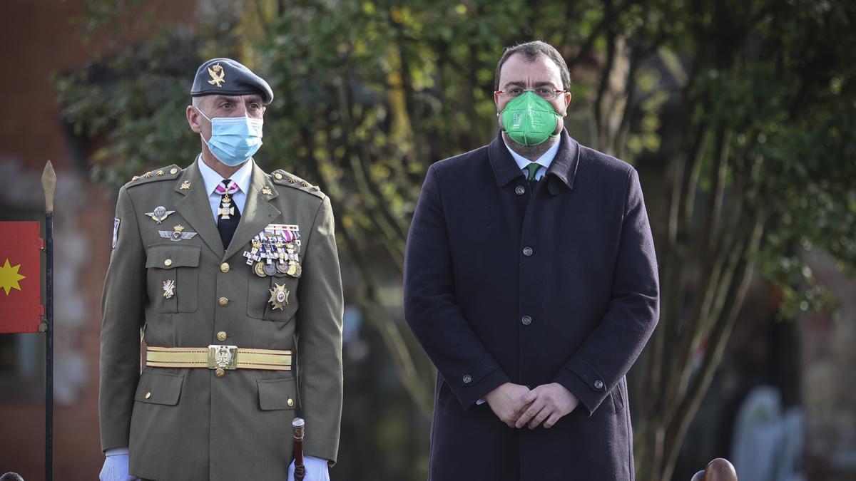 Adrián Barbón  en los actos conmemorativos de la festividad de la Inmaculada Concepción, patrona del Arma de Infantería, en Cabo Noval