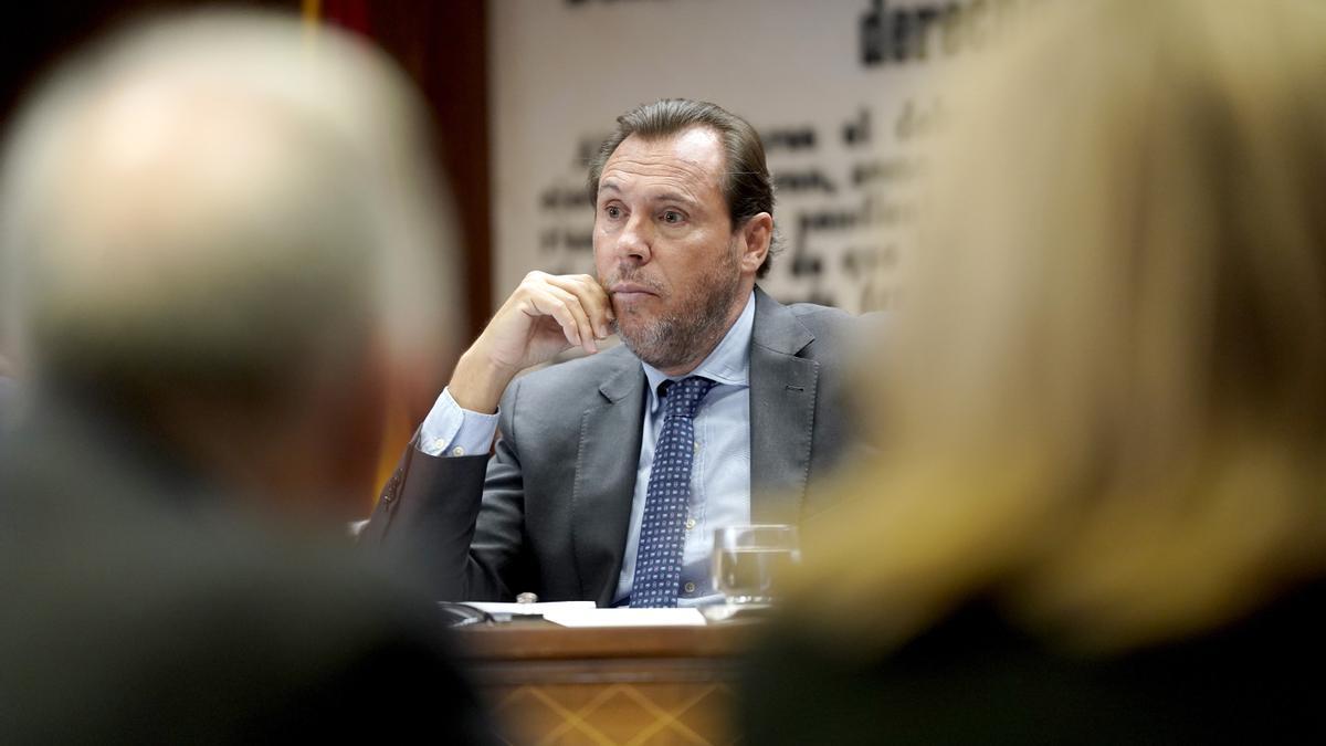 Óscar Puente, ministro de Transportes, durante una comparecencia en el Senado