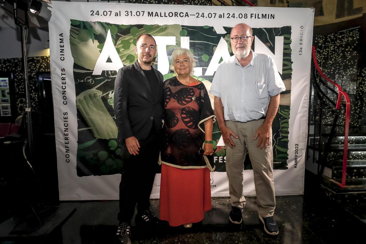 Enrica Fico, mujer de Michelangelo Antonioni, posando junto a Jaume Ripoll, de Filmin, ayer en Palma.