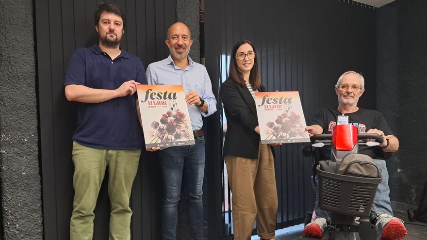 Baraut, Aloy, Infante i Orriols amb el cartell que anuncia la Festa Major de Manresa 2025