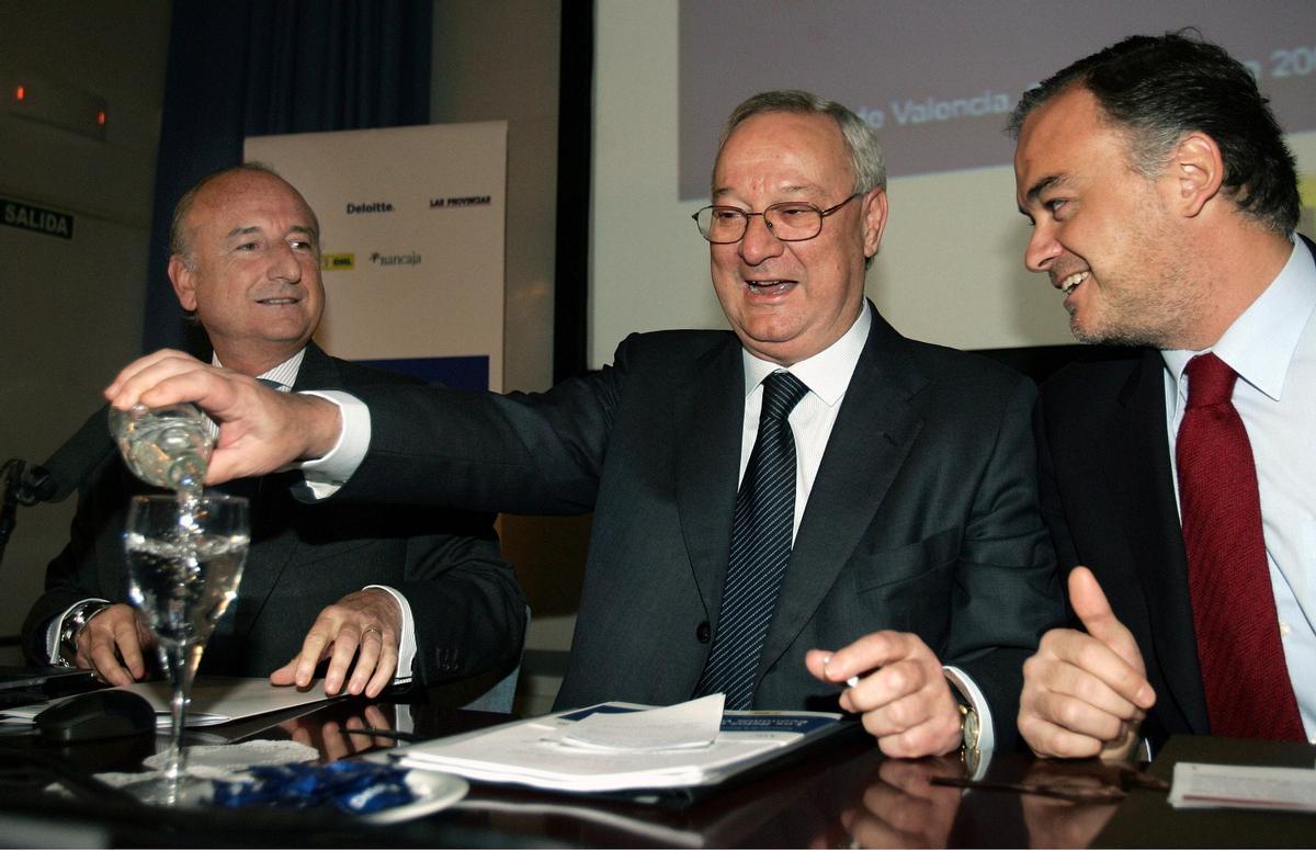 Rafael Aznar, Pérez Casado y Esteban González Pons. Rafael Aznar, Pérez Casado y Esteban González Pons.