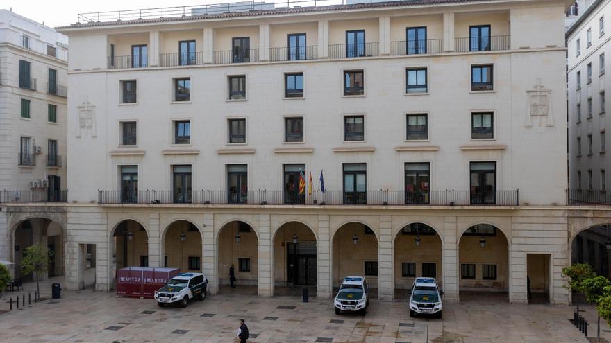 Dos loteras de Alicante aceptan dos años de cárcel por apropiarse de 28.000 euros