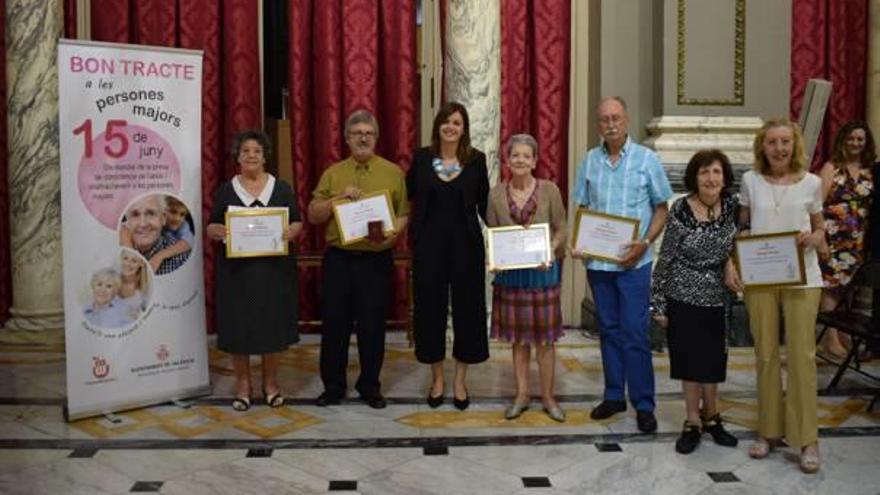 El ayuntamiento fomenta el buen trato a las personas de la tercera