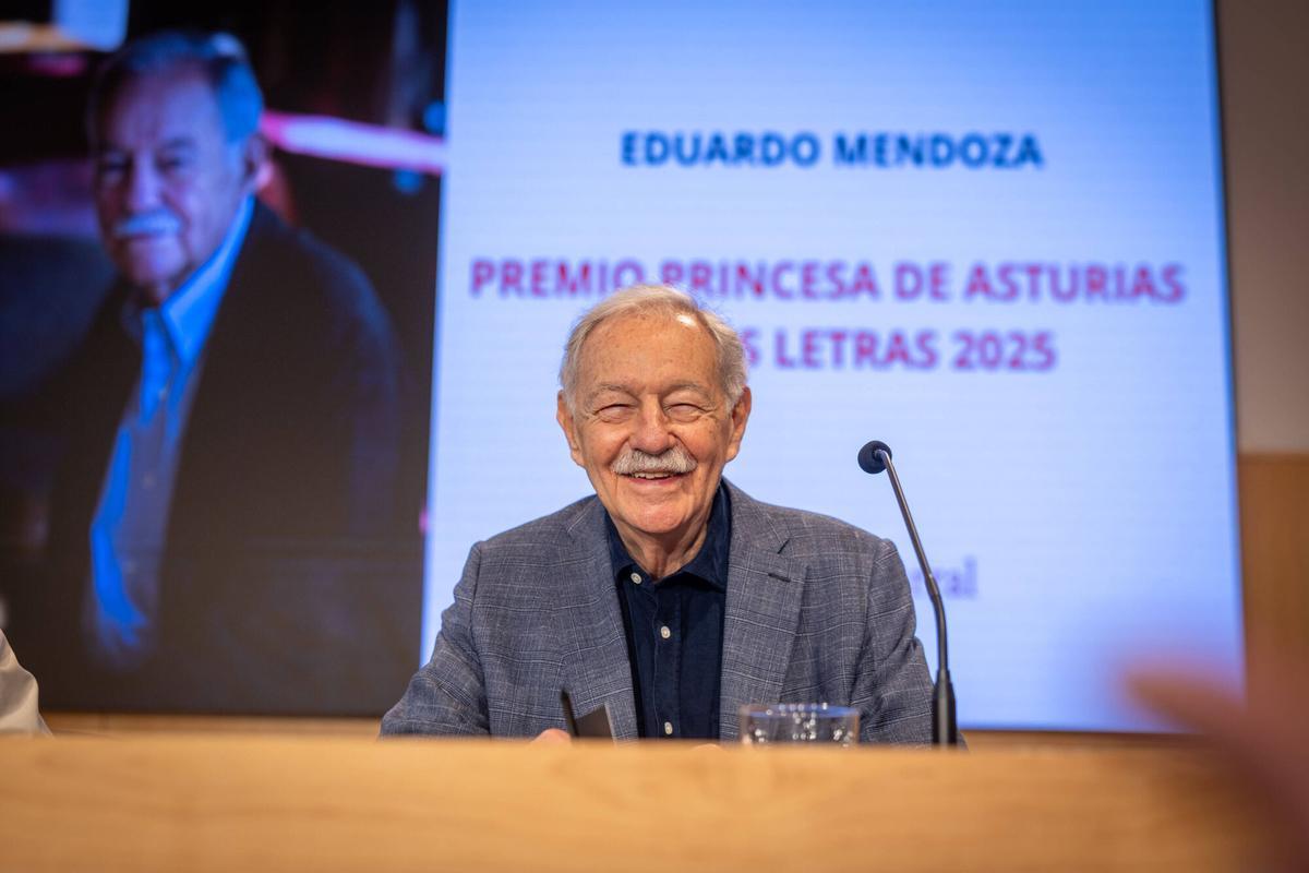 Eduardo Mendoza, este miércoles, tras conocer el fallo del Premio Princesa de Asturias de las Letras