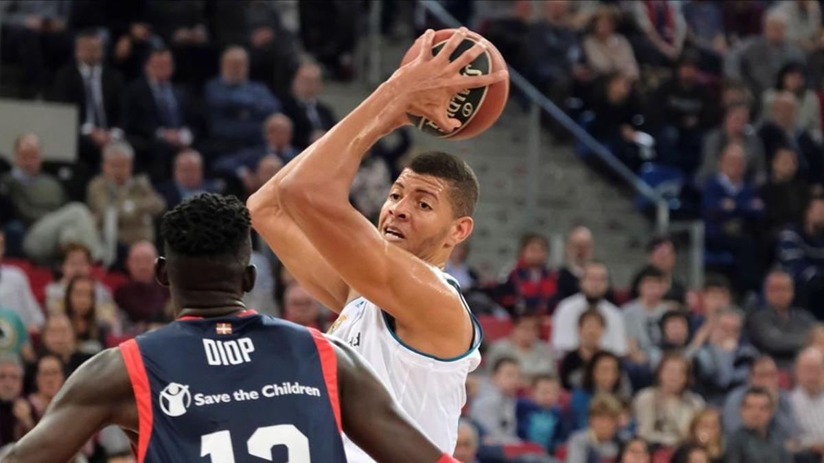 Walter Tavares, ante la oposición de Ilimane Diop