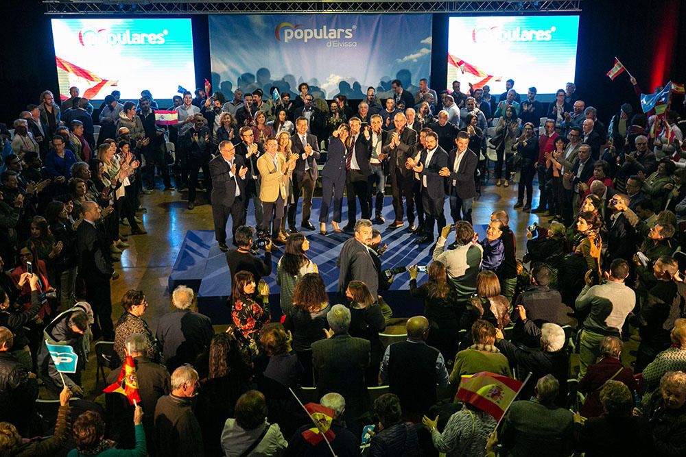 700 personas acuden al mitin que Pablo Casado, el candidato del PP a la presidencia del Gobierno, ofreció en el Recinto Ferial de Ibiza.