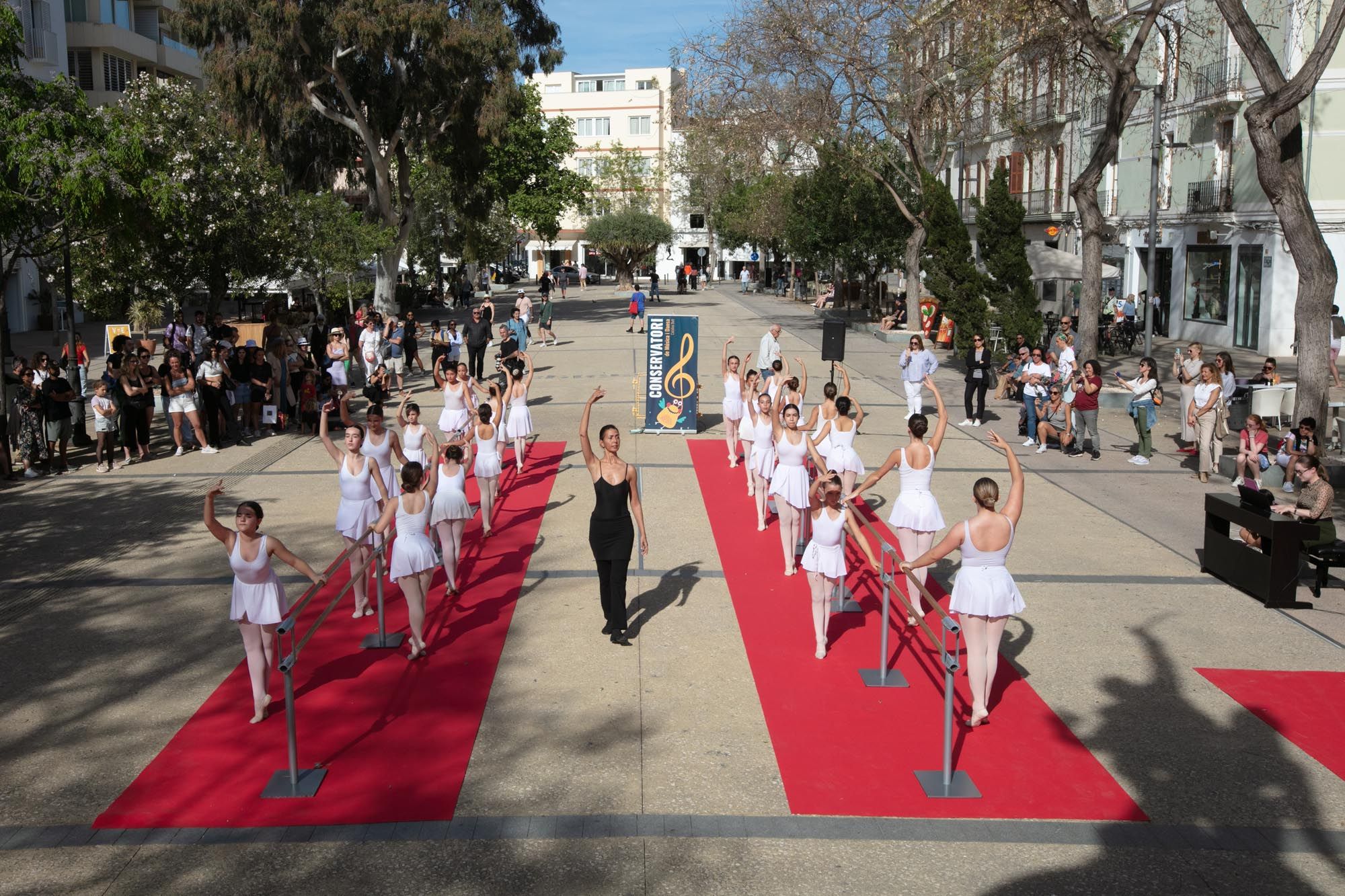 La danza sale a la calle en Ibiza