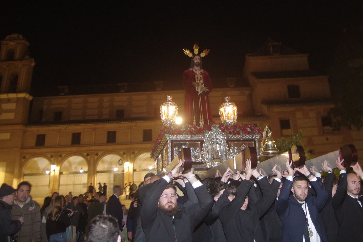 Traslado del Señor del Rescate desde la Basílica de la Victoria tras su triduo cuaresmal