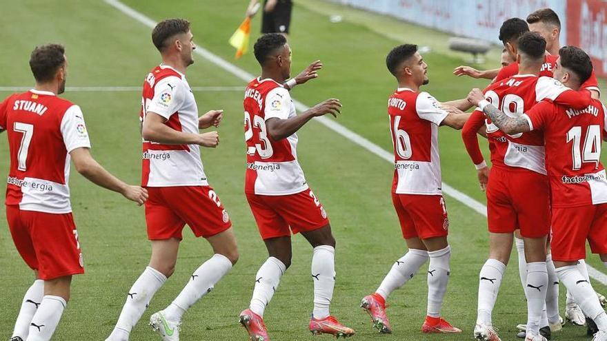 Els jugadors del Girona celebren un gol a Montilivi