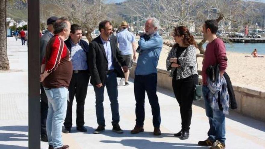 Biel Barceló y Miquel Àngel March visitaron las obras del Moll con otros regidores.