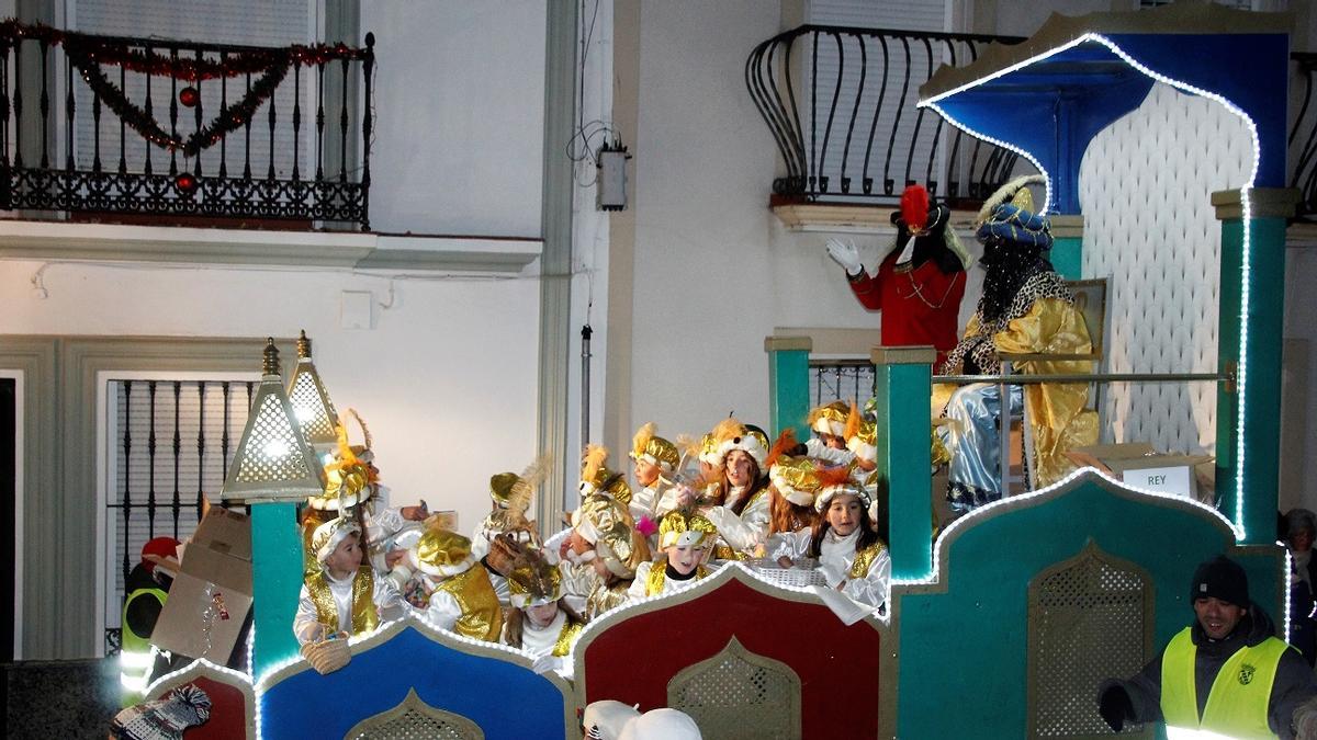 Sus Majestades reparten ilusión en Monesterio Sus Majestades reparten ilusión en Monesterio