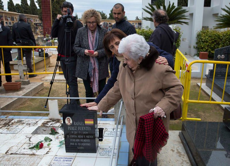 Exhumaciones de la fosa 22 del cementerio de Paterna