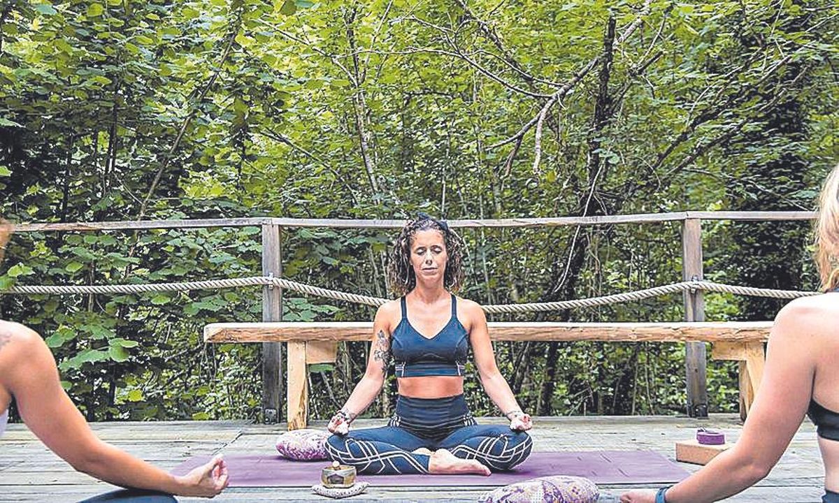 Actividad de Yoga en pleno Parque Natural de Redes