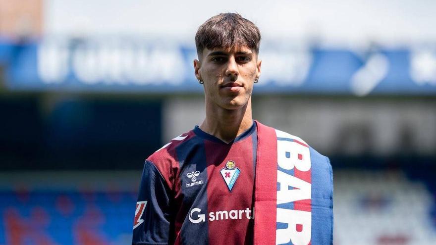 El canterano del Valencia CF Lucas Núñez dispara la ilusión en el Eibar: "Tiene potencial para hacer muchas cosas en el fútbol"