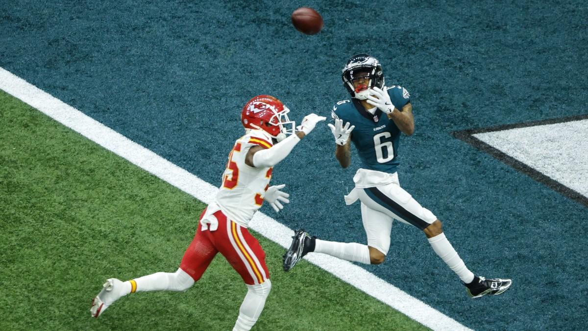DeVonta Smith anota un touchdown en la última Super Bowl