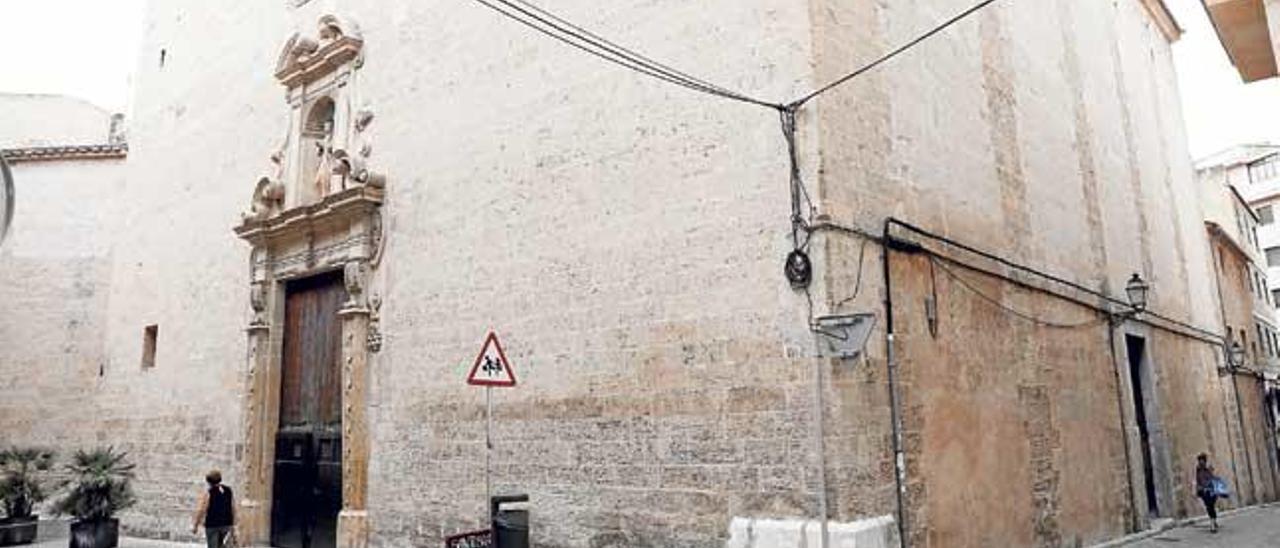 Los restos de Fernández de Vallejo descansan en la iglesia de la Concepción, situada en Palma.