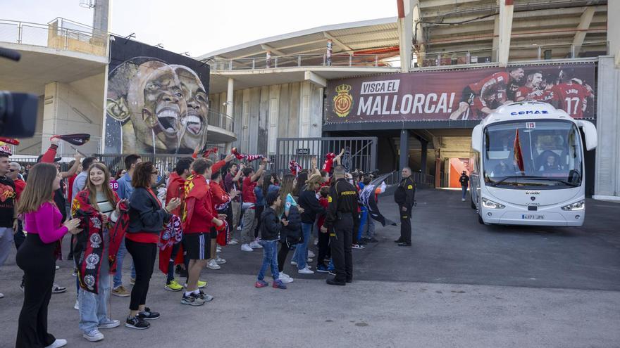 Pasión mallorquinista para despedir al equipo hacia Sevilla: &quot;¡Volved con la Copa!&quot;