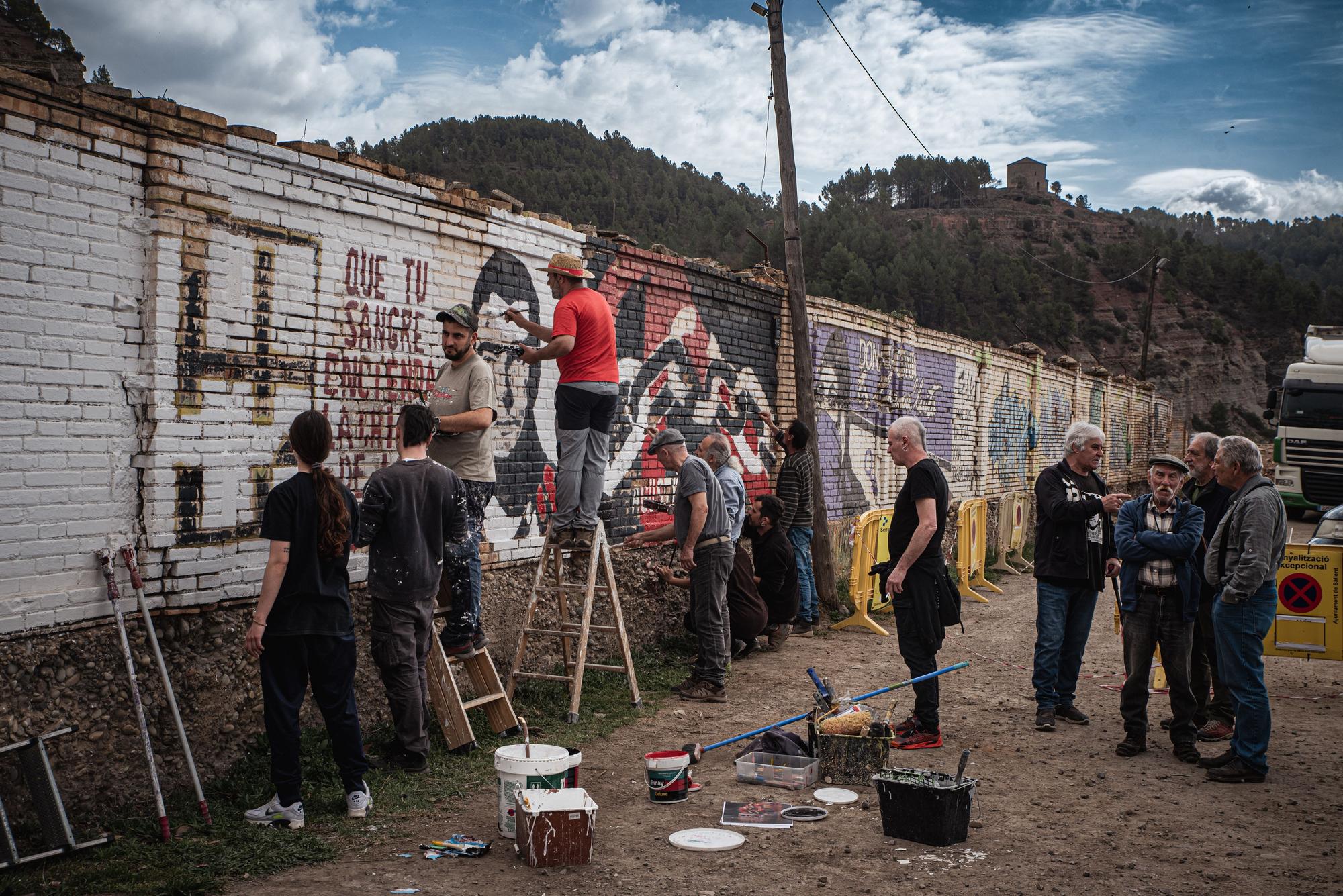 El mural d'Agustín Rueda de Sallent torna a agafar color de nou