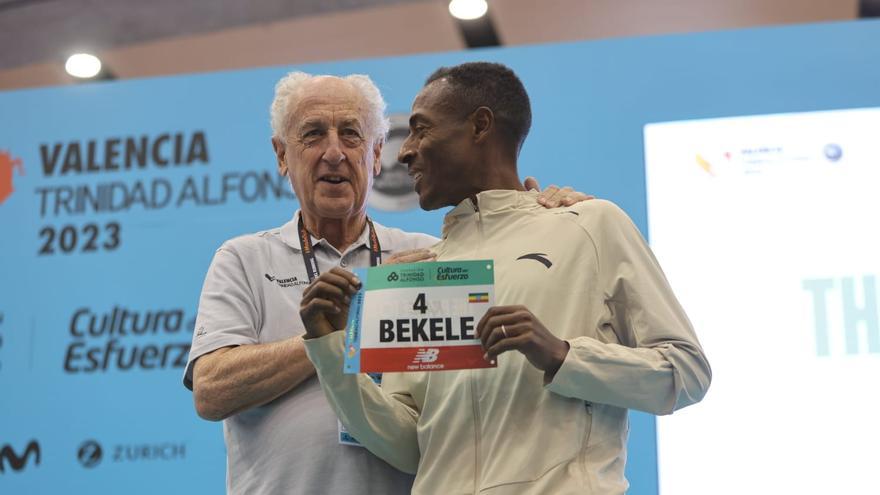 Bekele, la estrella del público en la feria del Maratón