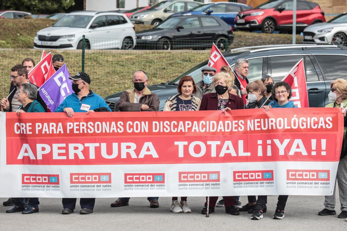 Protesta de CC OO a las puertas del centro